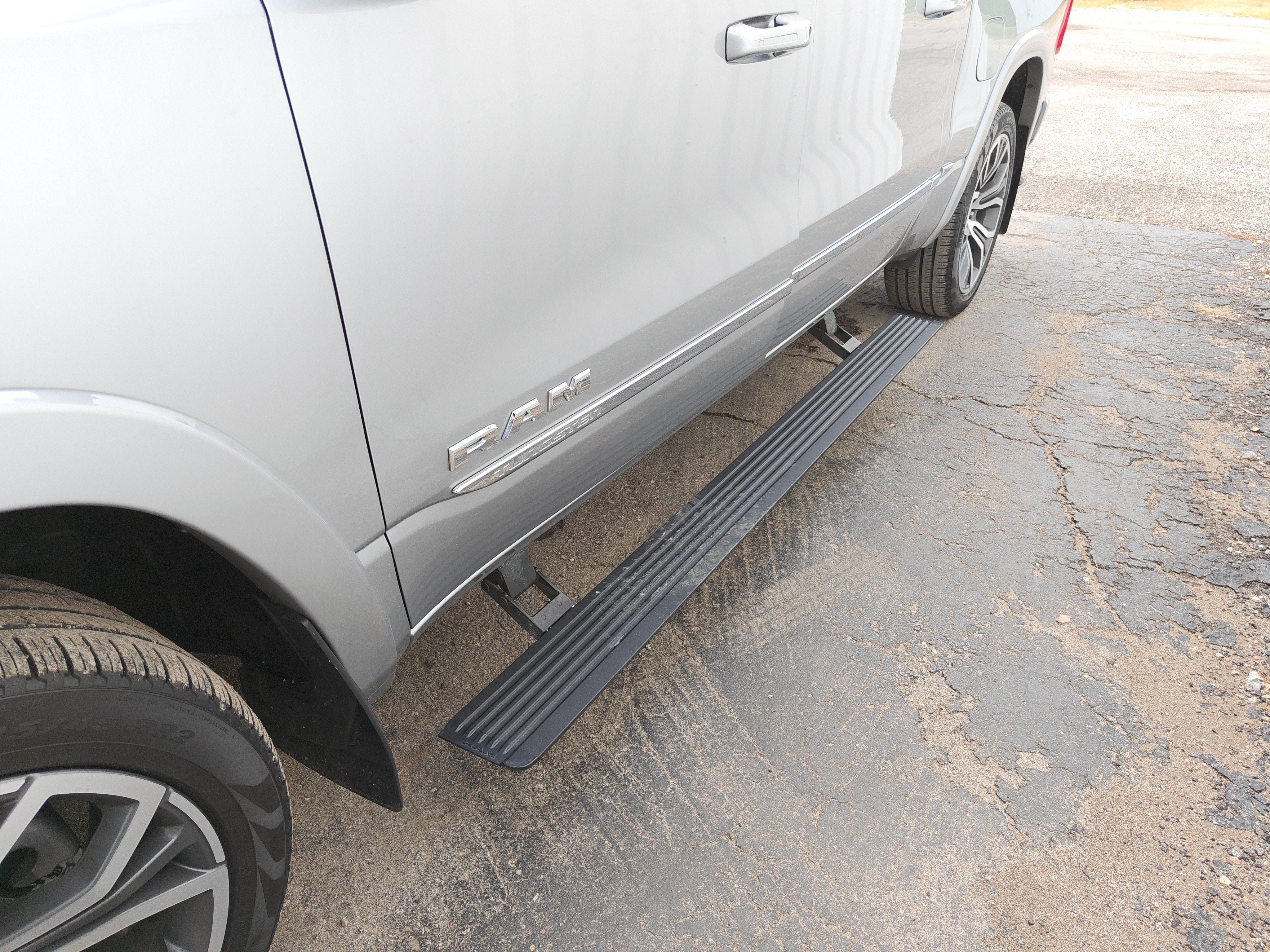 2025 RAM 1500 Tungsten Crew Cab 4x4 5'7' Box