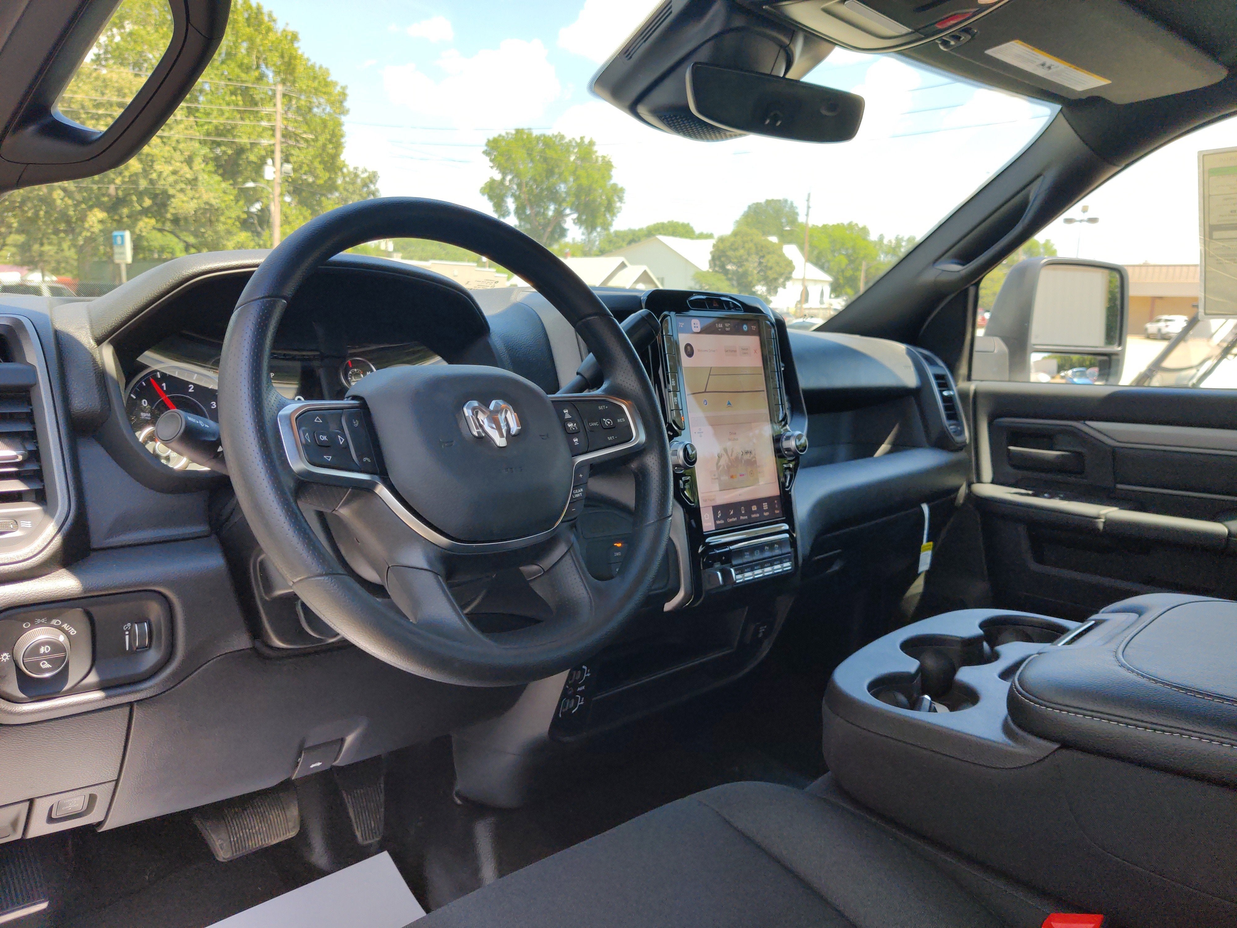 2025 RAM Ram 3500 RAM 3500 TRADESMAN REGULAR CAB 4X4 8' BOX