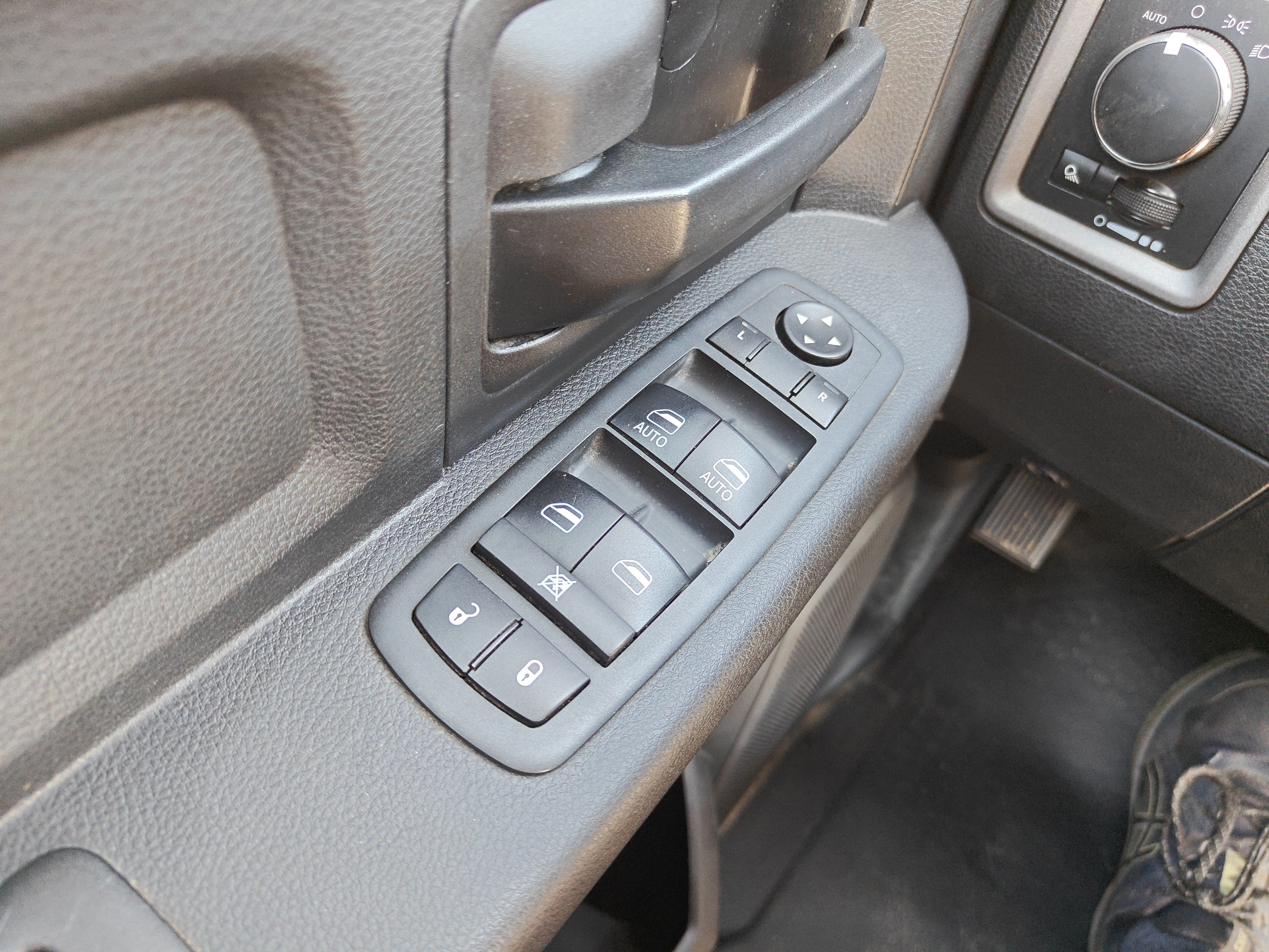 2018 RAM 2500 Tradesman Crew Cab 4x4 6'4' Box