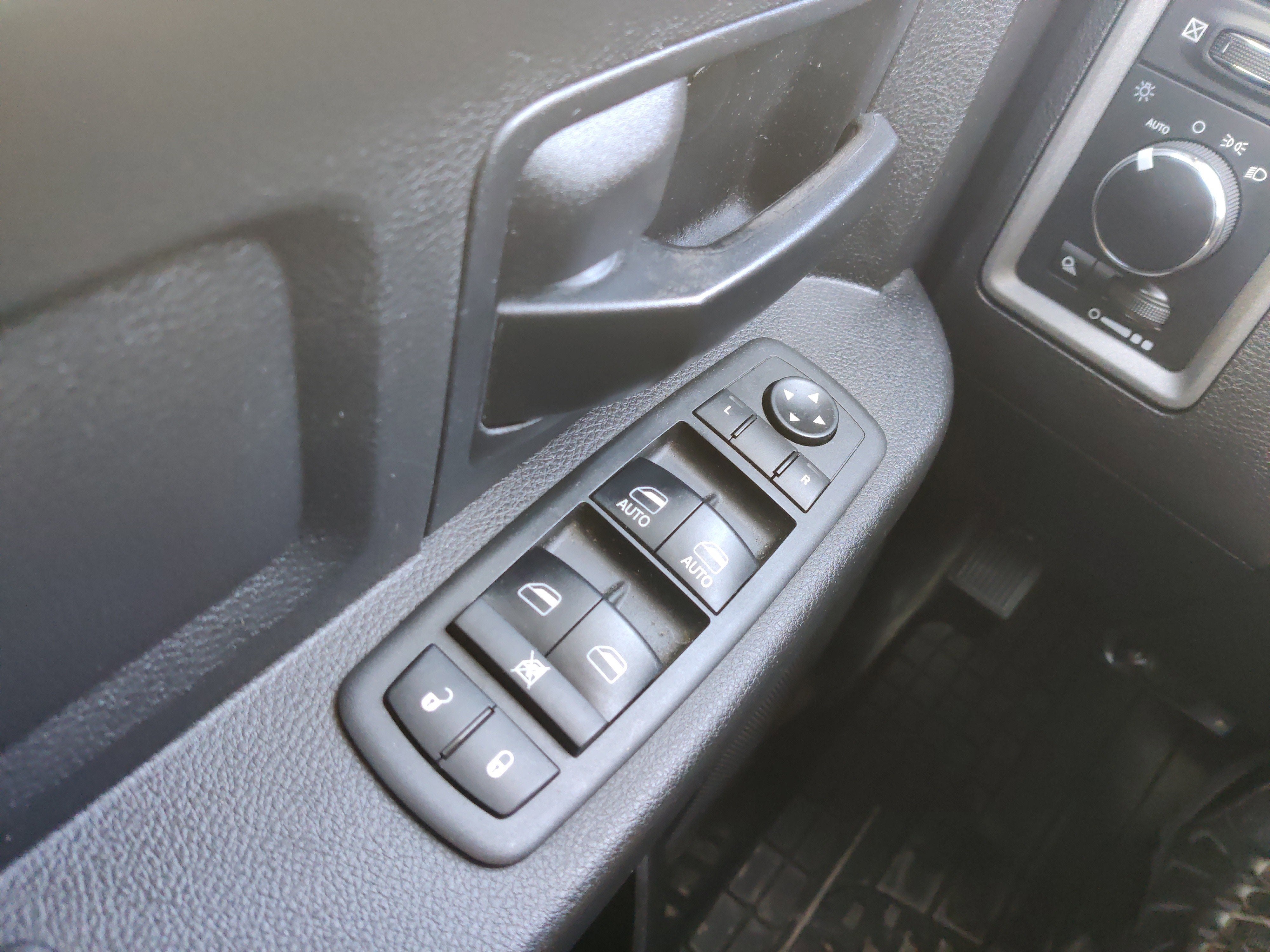 2018 RAM 2500 Tradesman Crew Cab 4x4 6'4' Box