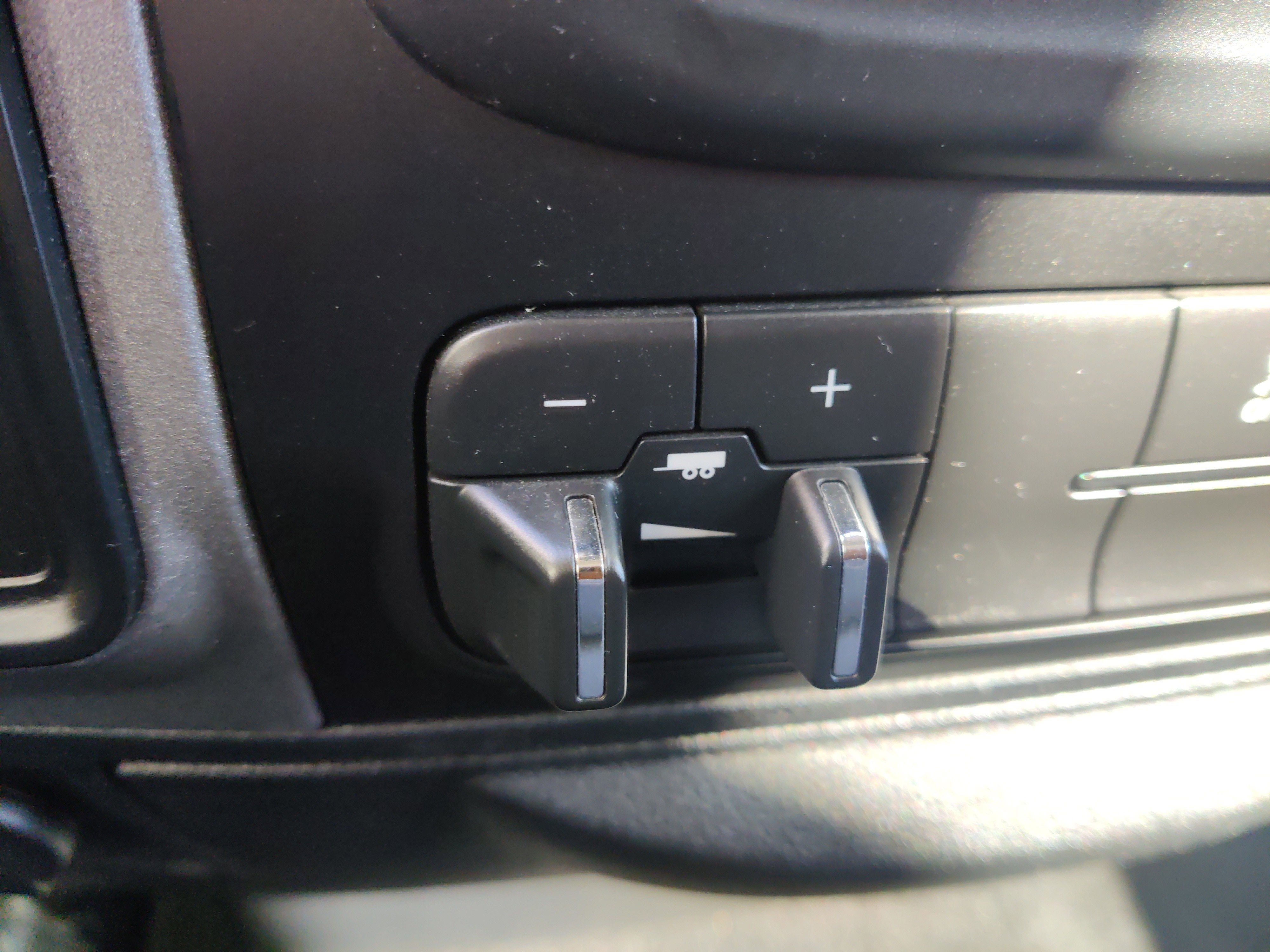 2018 RAM 2500 Tradesman Crew Cab 4x4 6'4' Box